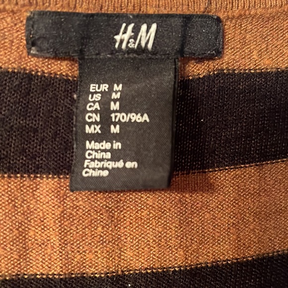 H&M Top with Faux Leather Shoulder Medium - Picture 7 of 7